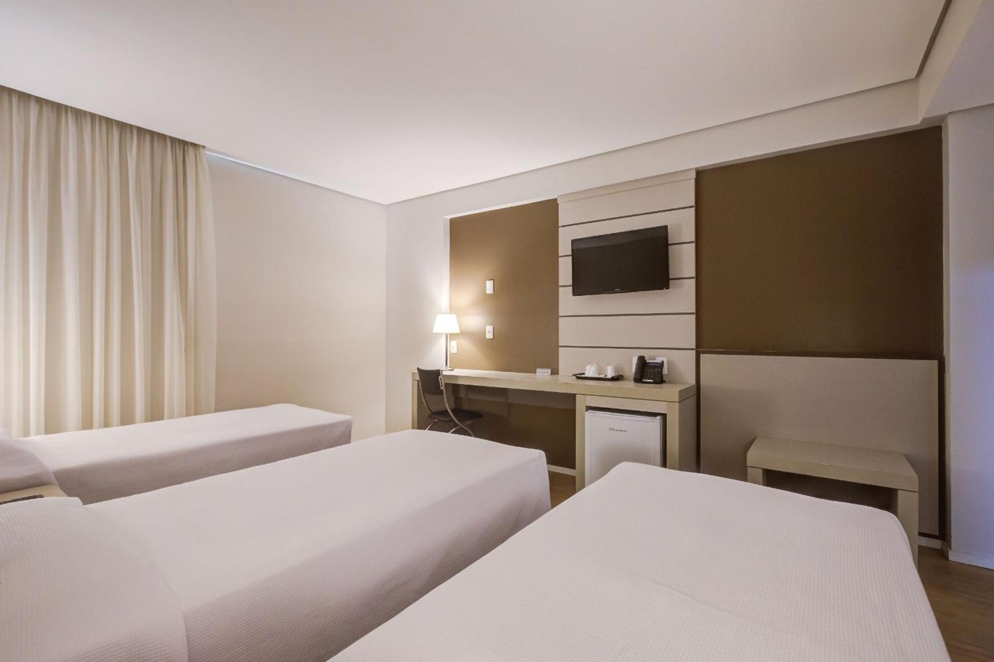 Viale Tower Hotel ฟอสดูอีกวาซู ภายนอก รูปภาพ